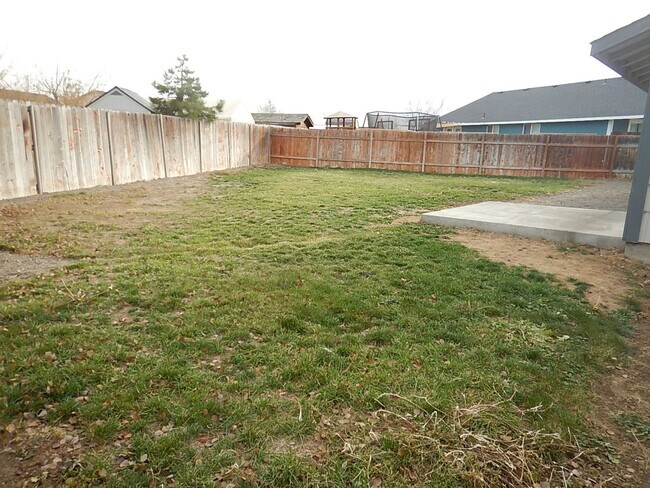 Building Photo - 3 Bedroom, 2 Bathroom North of Prineville - Fenced Back Yard - Available soon!