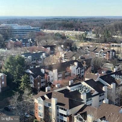 Building Photo - 8220 Crestwood Heights Dr