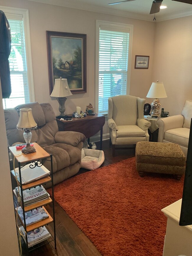 Building Photo - 4BR!! RARE opportunity to RENT at The Stab...