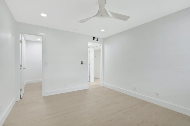 Building Photo - 969 Normandy U