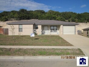 Building Photo - 2208 Cline Dr