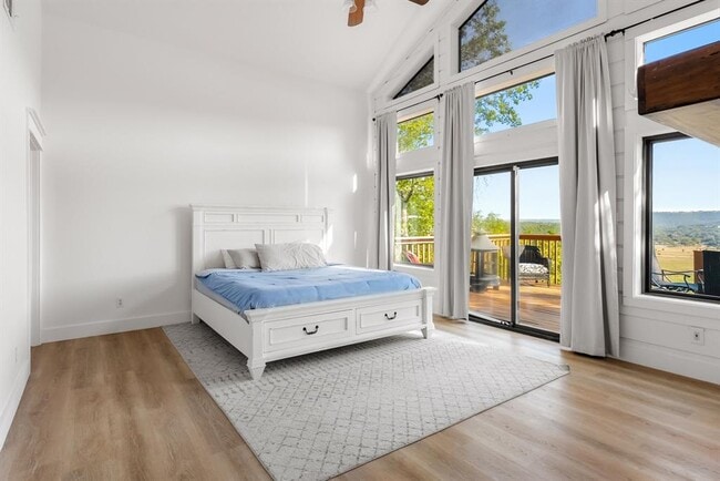 Building Photo - 18300 W Rim Dr