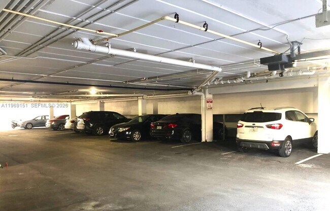 Building Photo - 1545 Euclid Ave