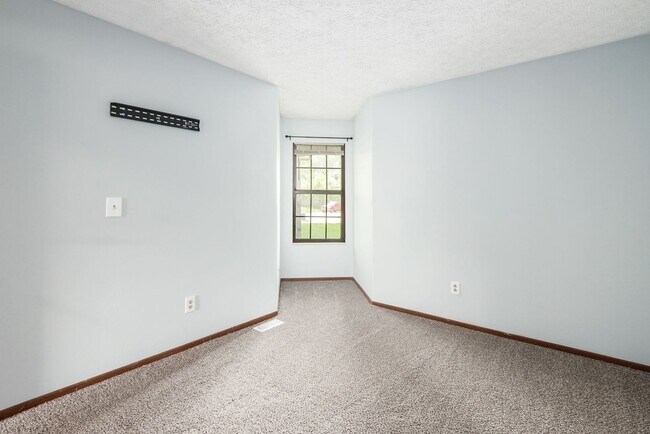 Building Photo - 3862-3864 Petzinger Road