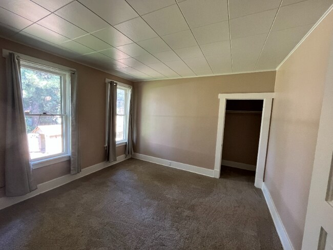 Building Photo - 602 N Government Way