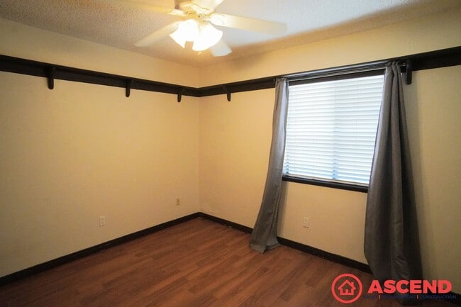 Building Photo - Remarkable Home Near Old River and White Ln!
