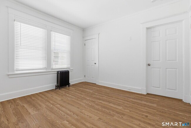 Building Photo - 21 Quintard Terrace