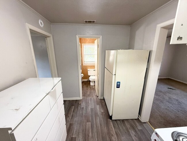 Building Photo - Cozy 1 bed/1 bath duplex!