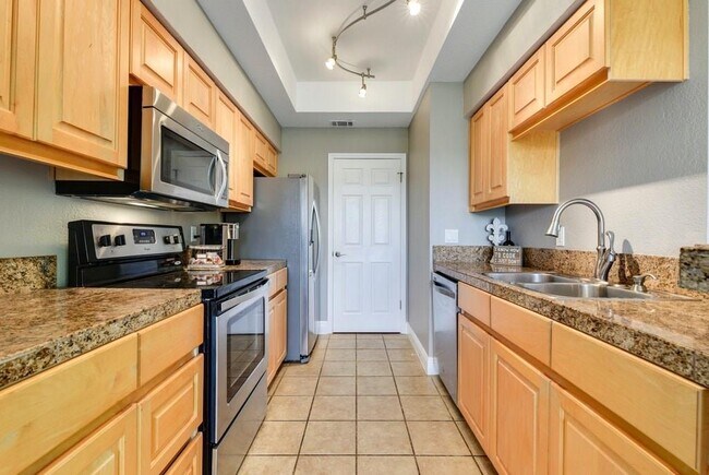 Building Photo - 4711 Spicewood Springs Rd