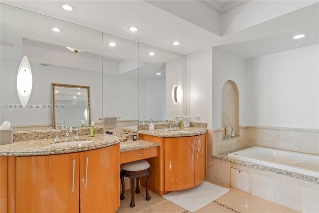 Building Photo - 17875 Collins Ave
