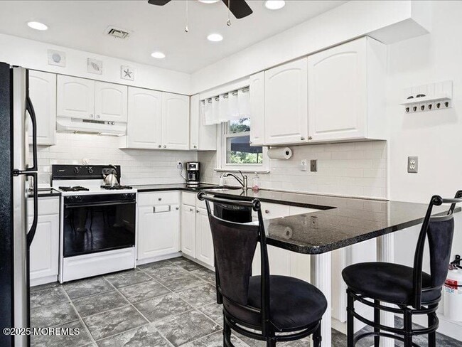 Building Photo - 552 Prospect Ave