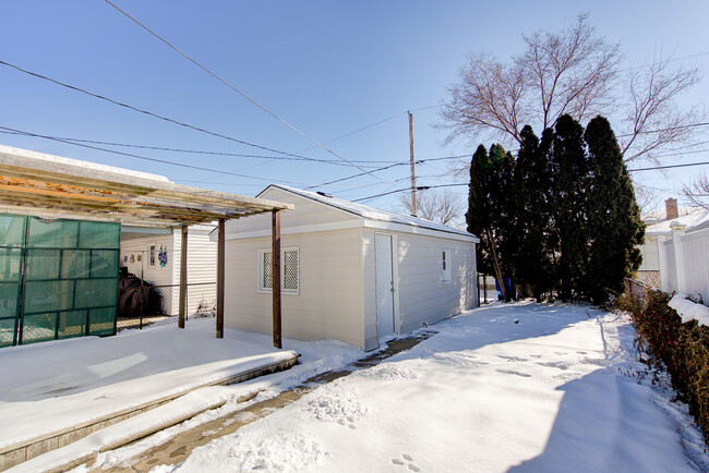 Building Photo - 7519 W Argyle St