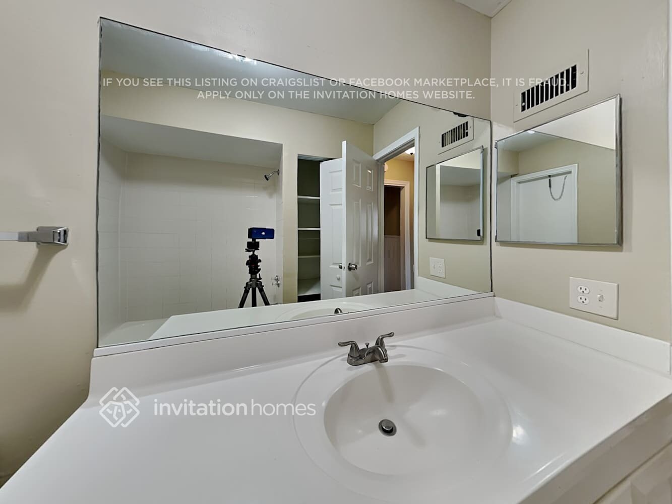 Building Photo - 11385 NW 41st St