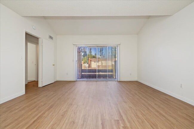 Building Photo - 4BR/3BA Condo in Canyon Crest Near UCR