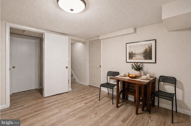 Building Photo - 1406 F St