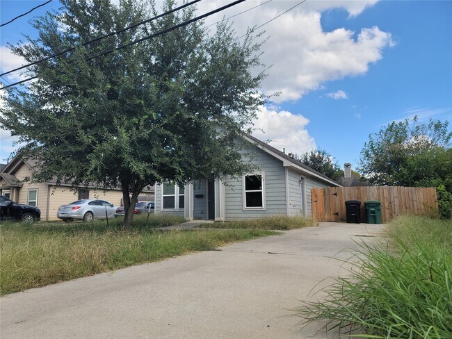 Building Photo - 8031 Canyon St