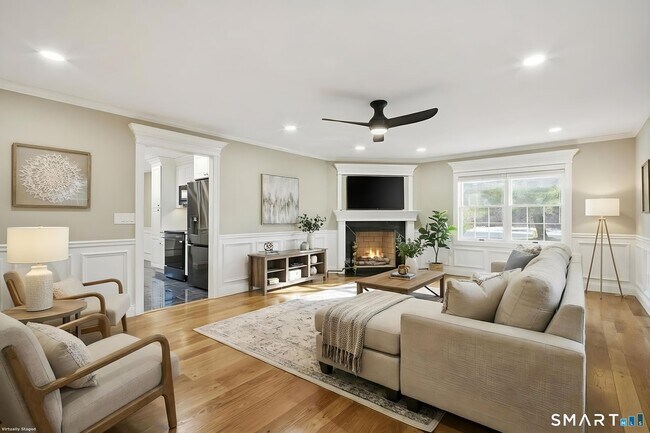 Building Photo - 193 The Meadows