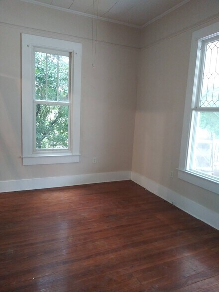 Building Photo - 518 E Lemon Ave