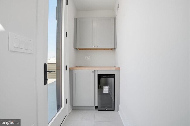 Building Photo - 222 Hermitage St