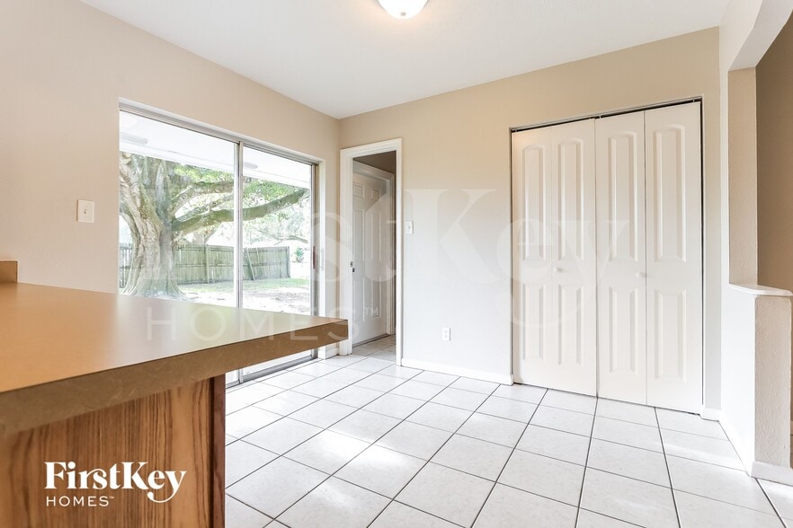 Building Photo - 802 Briarcliff Dr