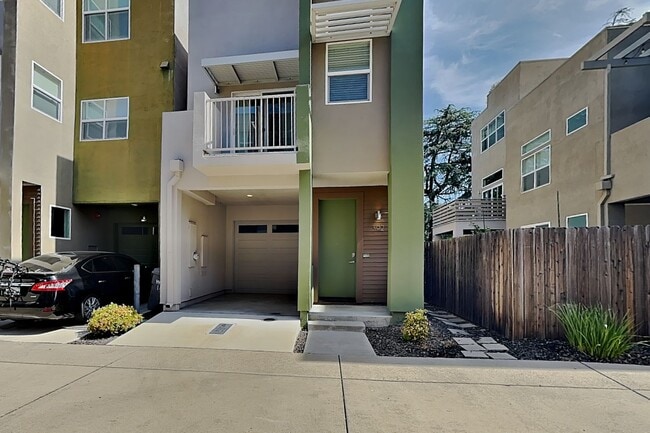 Building Photo - 392 Midstream Ln