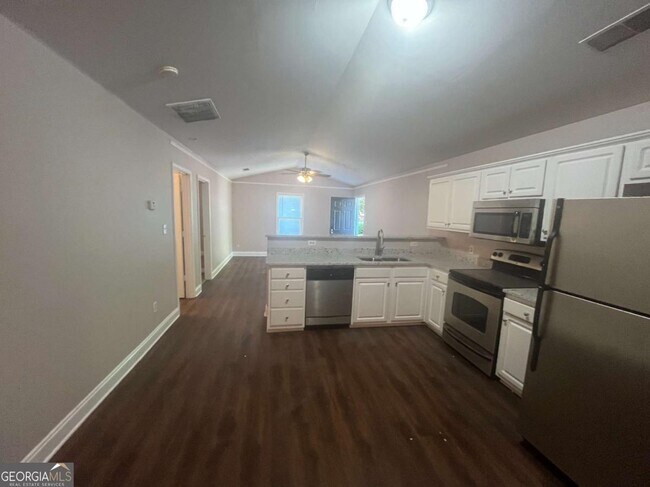 Building Photo - 160 Fair Oaks Dr