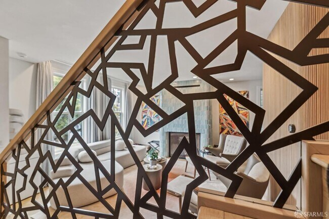 Building Photo - 7 Seymour St