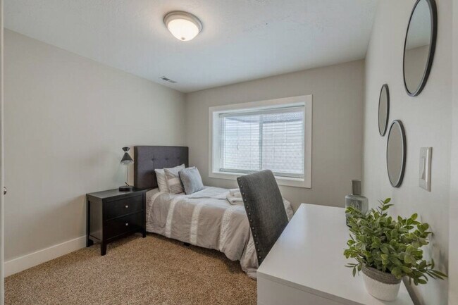 Building Photo - 5032 Bear Trap Dr