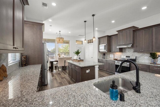 Building Photo - 9871 Twin Shores Dr