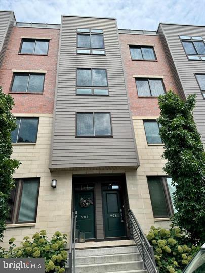 Building Photo - 906 Lakeview Ct