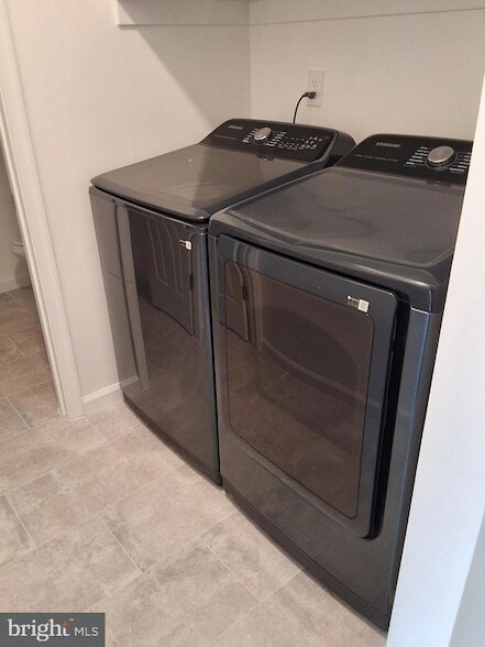 Building Photo - 14874 Emberdale Dr