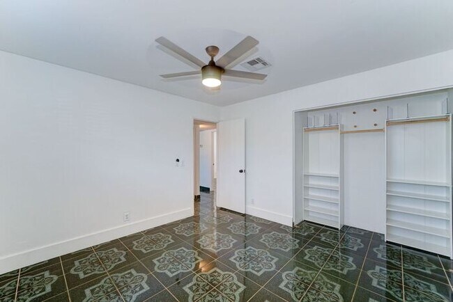 Building Photo - READY TO VIEW NOW! Spacious 4-Bed Home Nea...