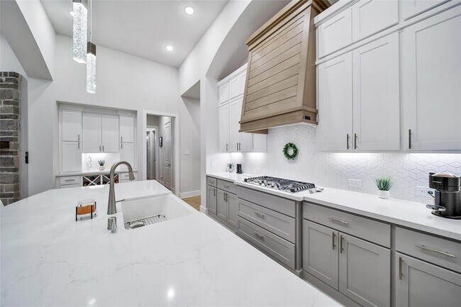 Building Photo - 149 Everest Dr
