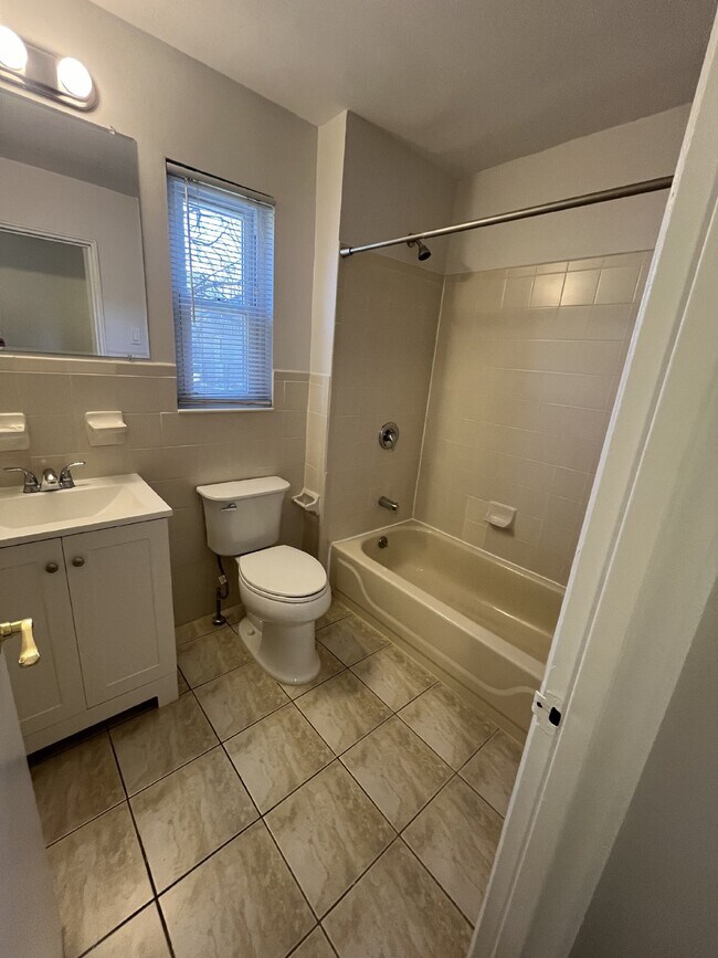 Building Photo - "Chic 1-Bedroom Condo Oasis with Granite Touches & Gleaming Hardwood Floors in Verona!"