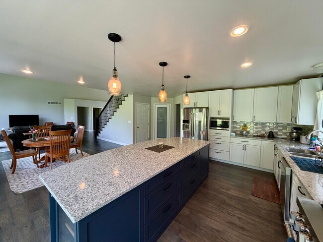 Building Photo - 6961 Suncrest Dr