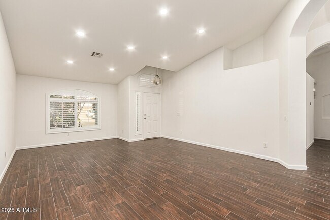 Building Photo - 1825 E Arabian Dr