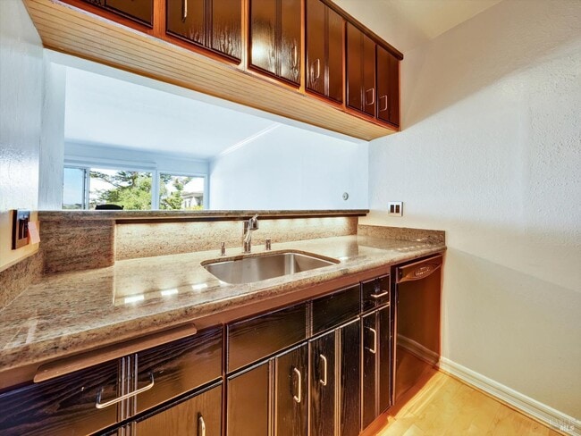 Building Photo - 367 Eden Roc Dr