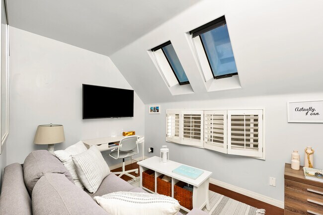 Building Photo - 2949 Ocean Front Walk