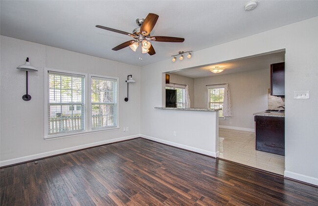 Building Photo - 1519 W 12th St