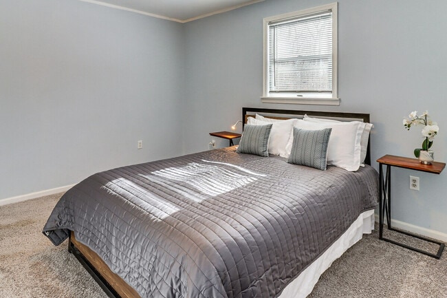 Building Photo - 353 Cherry Lane Rd