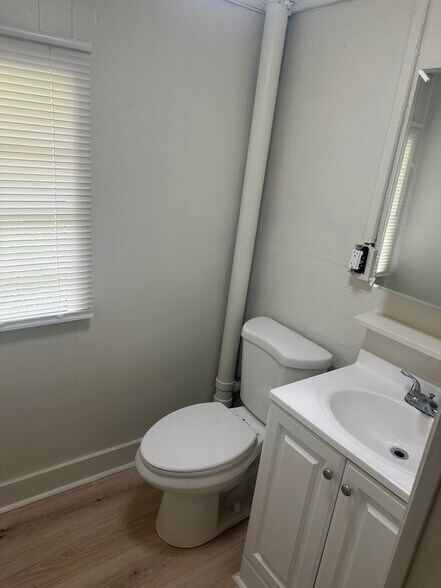 Building Photo - 327 Landau Dr