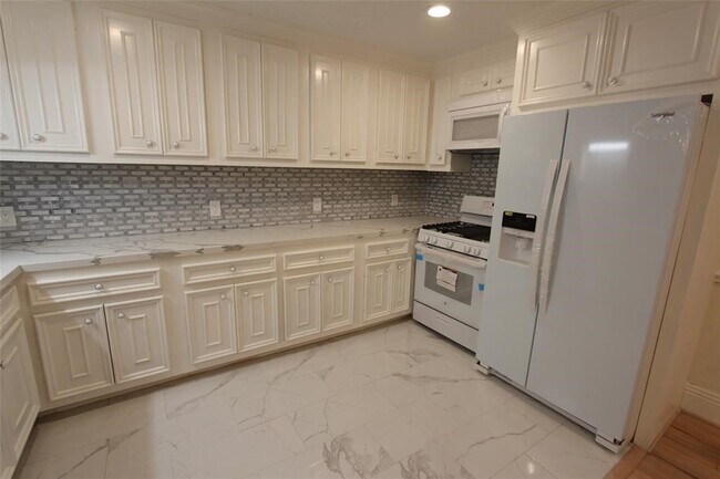 Building Photo - 6529 Schiller St