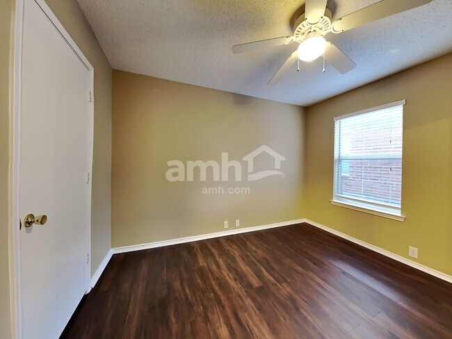 Building Photo - 1420 Mosscreek Dr