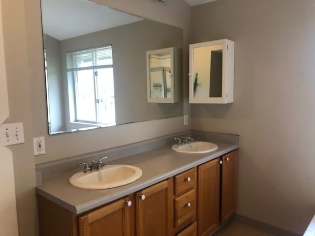 Upstairs bathroom - 6219 SW 21st Ave