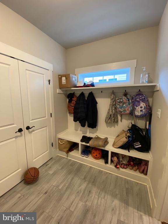 Building Photo - 2233 N Underwood St