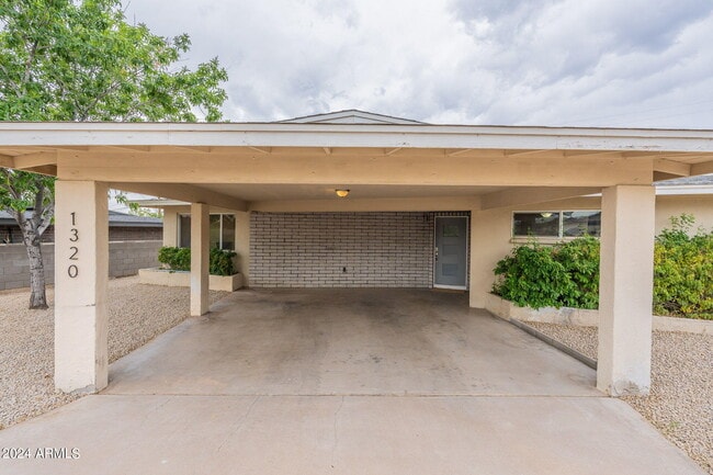 Building Photo - 1320 E Orchid Ln