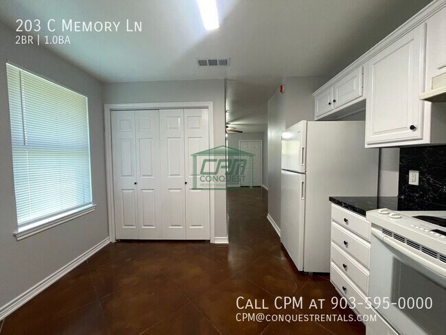 Building Photo - 203 Memory Ln