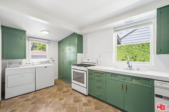 Building Photo - 14529 Greenleaf St