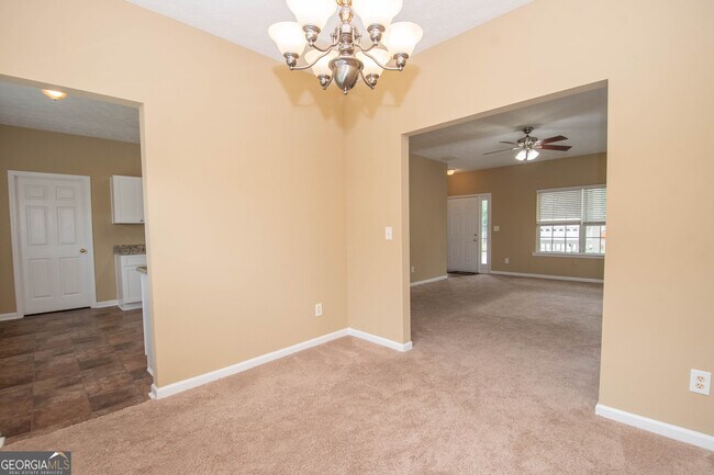 Building Photo - 74 Roxbury Ln