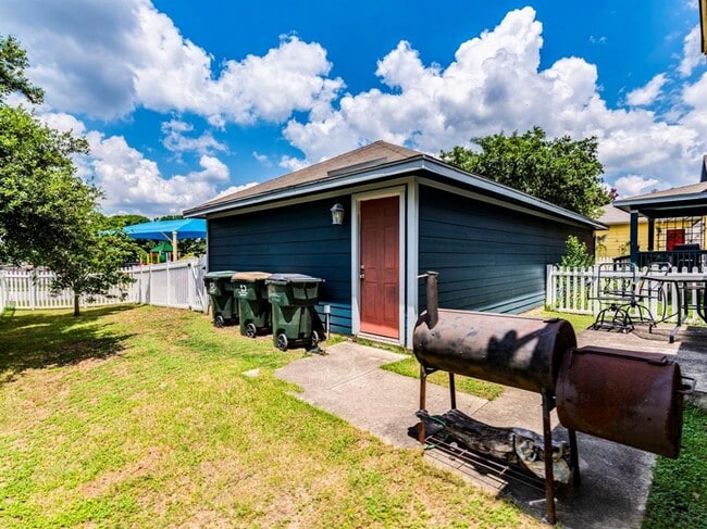 Building Photo - 595 McGarity-